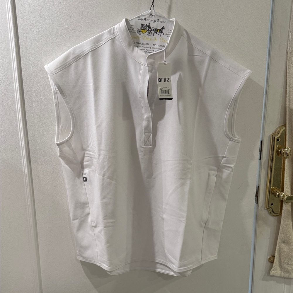 Figs woman’s oversized Rafaela scrub top Classic White Tank Top NWT
